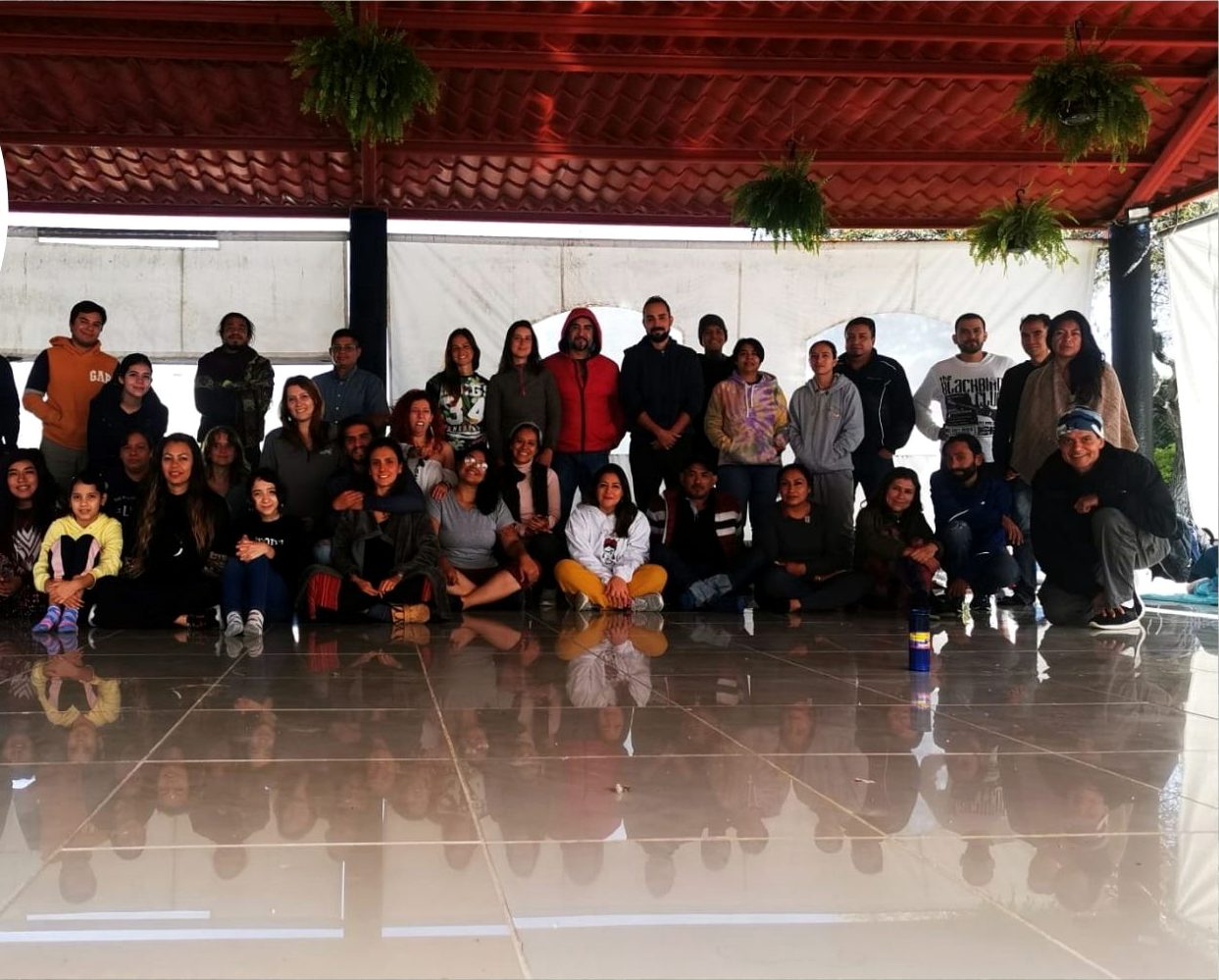 Grupo en una sede del interior